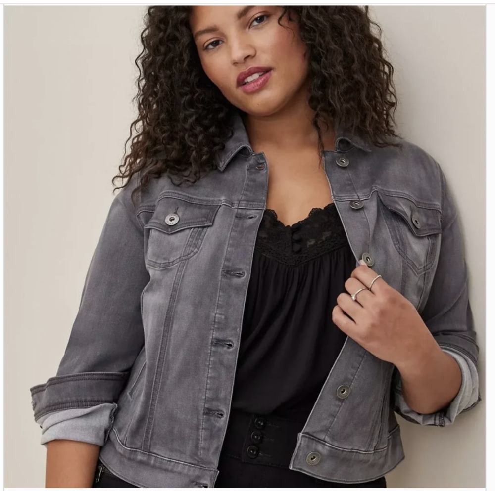 TORRID NWOT Soft Gray Super Soft Stretch Denim Trucker Jacket Size 2